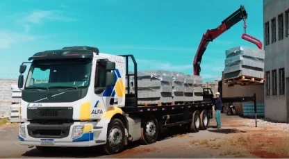 Entrega com Munck oferece mais praticidade para obras em S&atilde;o Sebasti&atilde;o do Para&iacute;so